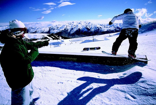 Hayley Holt instructing at a Snow Girls NZ camp